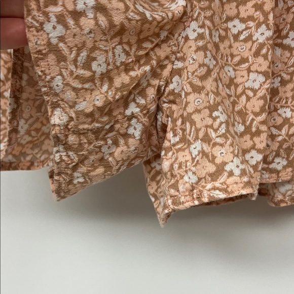 aerie Peach and White Smocked Floral Shorts - Picture 3 of 4